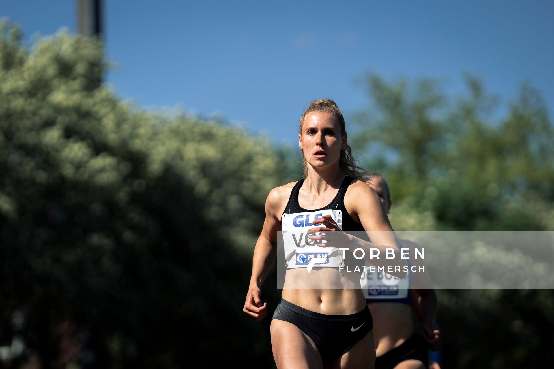 Laura Voss (LAZ Soest) ueber 800m am 08.05.2022 beim Stadtwerke Ratingen Mehrkampf-Meeting 2022 in Ratingen